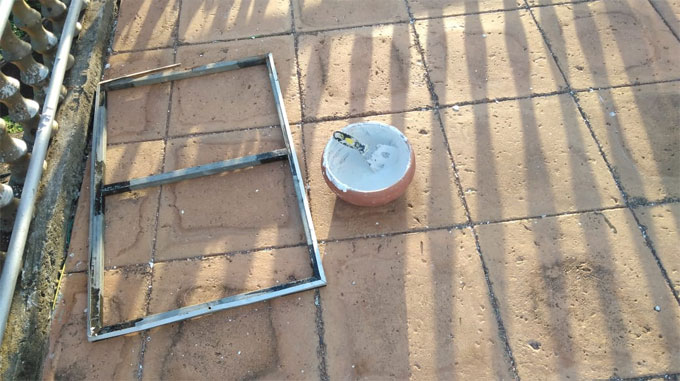 නිධන් හොරු කුඩා සිතුල්පව්ව චෛත්ය හාරති - කොන්ක්රීට් කපන යන්ත්රයකින් ගර්භය කපලා පස්සේ ප්ලාස්ටර් පැරිස් යොදා අලවලා