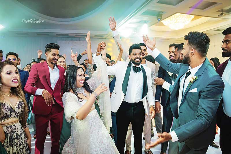 හසරැලි නැගේ හසරංගගේ මුවේ