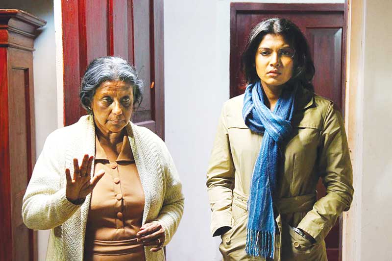 මාව ජීවත් කරවන්නේ ආදරය - මටත් දුවලා දෙන්නෙක් ඉන්න හින්දා පවුලේ චිත්‍රපට හදනවා