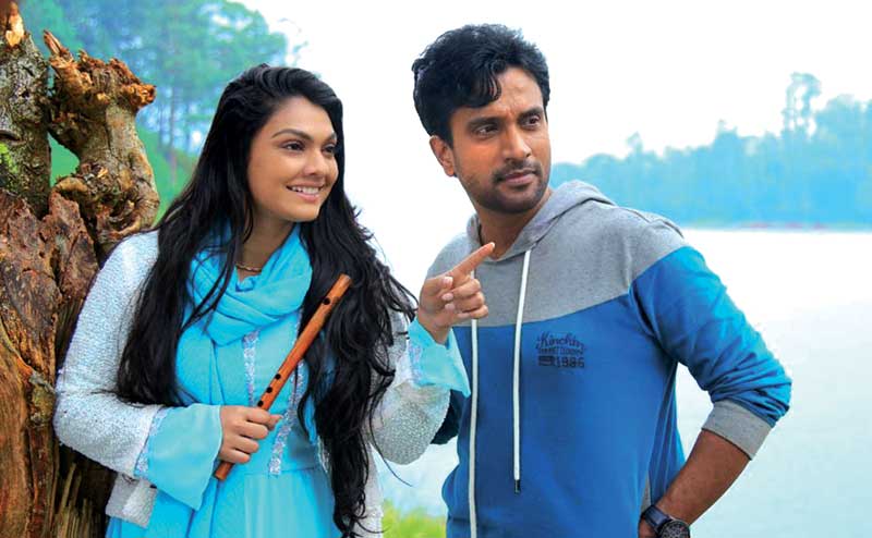 මාව ජීවත් කරවන්නේ ආදරය - මටත් දුවලා දෙන්නෙක් ඉන්න හින්දා පවුලේ චිත්‍රපට හදනවා