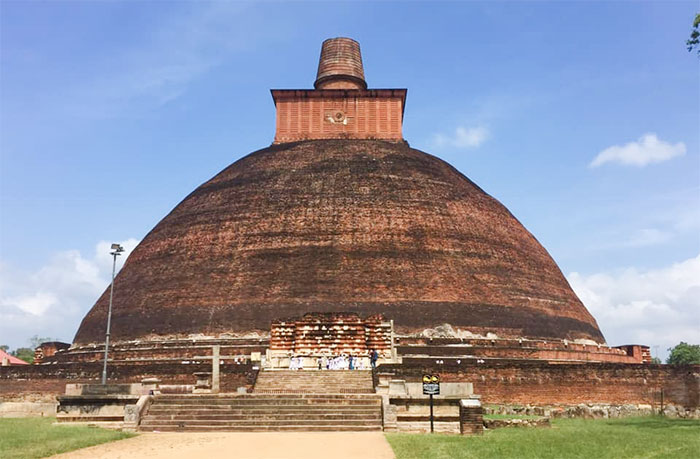 උතුර - නැගෙනහිර හාරපු නැති සෑයක් හොයාගන්න නෑ