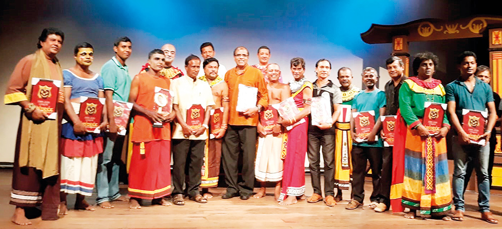 අඳුරු කරළියේ සොඳුරු දිවාකර