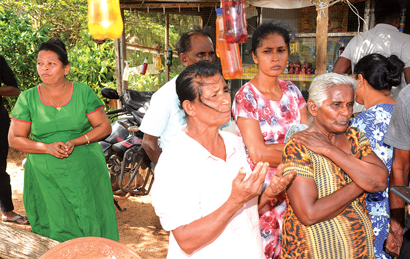 ගමම සිංහල ඒත් වගා කරන්න ඉඩමක්වත් නැති විකුම්පුර මිනිස්සු