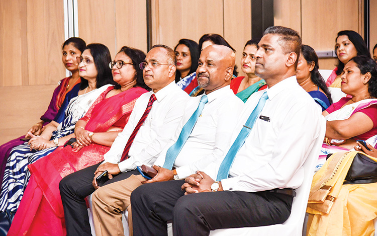 ශ්‍රී ලංකා ඉන්ෂුවරන්ස් ලයිෆ් සිය විශිෂ්ට රක්ෂණ උපදේශකවරියන් අගයයි