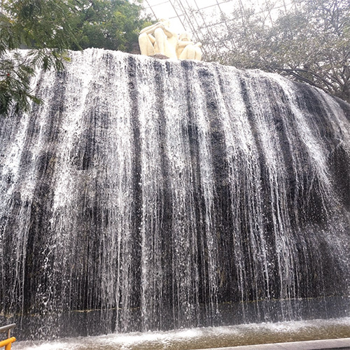 නොදුටු ලොවක් හැබැහින් මවන රාමෝජි සිනමා නගරය