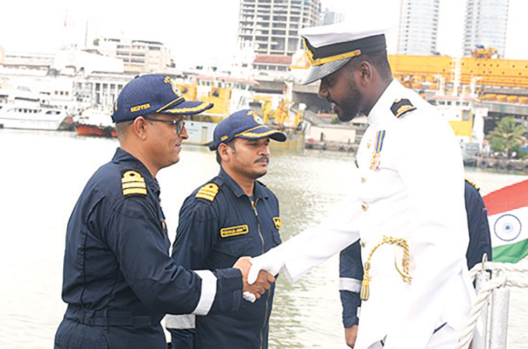 ඉන්දීය සබ්මැරීනයක් කොළඹ වරායට….