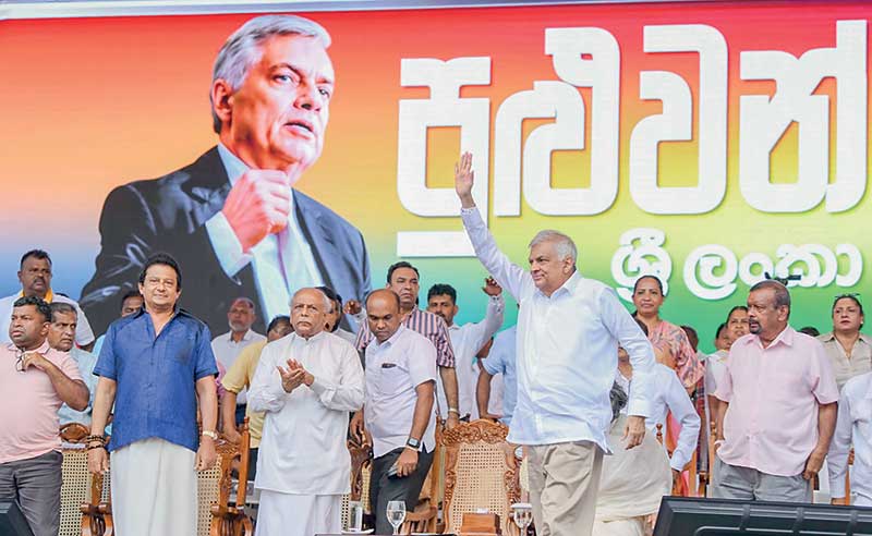 ජනතාව දුක්විඳින කාලයේ සජිත් සහ අනුර හිටියේ කොහේද?