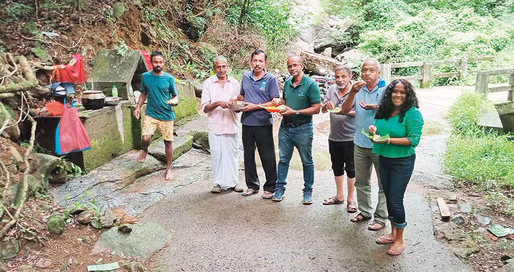 කුඹුක්ගොල්ල ඔය ළඟ මුරුතැන් පූජාව රස විඳ කළුගල හරහා උඩුදුම්බරට…