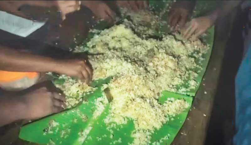 දුක් ගිනි උහුලාගෙන දරුවන් රකින ගුරු දෙවිවරු