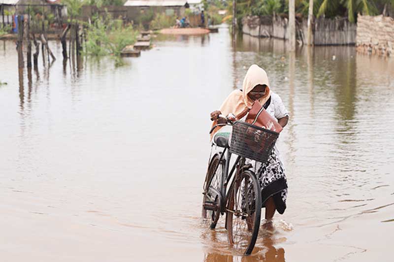 ධාරානිපාත වැස්සෙන් - උතුරේ පවුල් 2045ක් අවතැන්