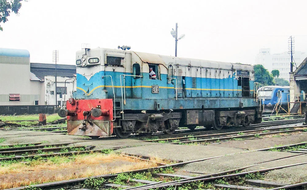 ආසියාවම හෙල්ලූ ලංකාවේ යුරෝපීය දුම්රිය එන්ජින් බලඇණිය