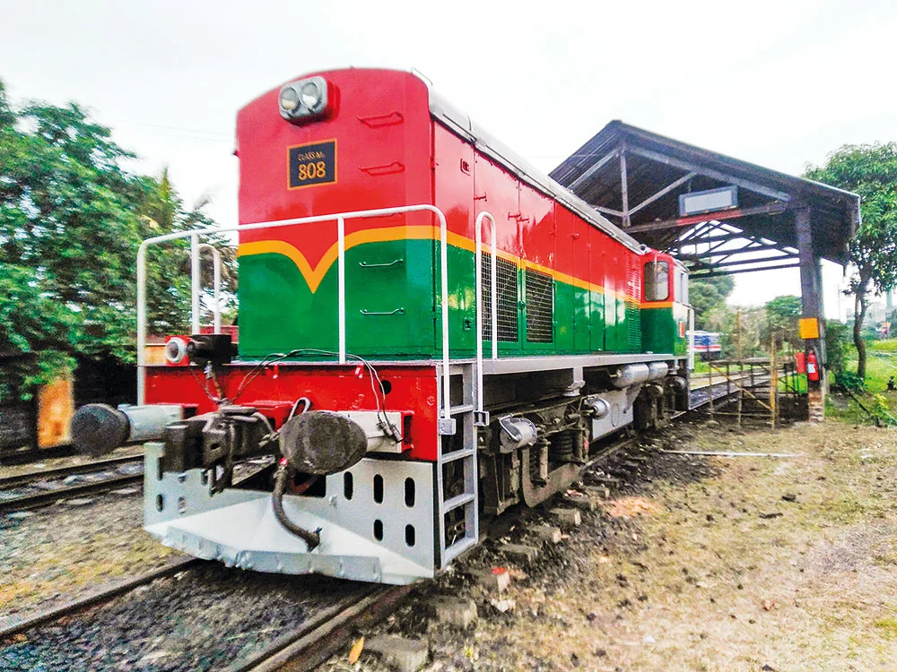 ආසියාවම හෙල්ලූ ලංකාවේ යුරෝපීය දුම්රිය එන්ජින් බලඇණිය