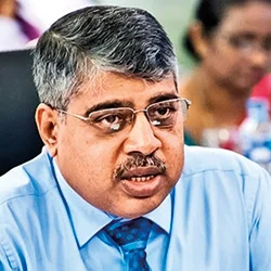 රත්නපුර මහ සමන් දේවාල නව බස්නායක නිලමේ එන පෙර මඟට ඇත් දළ හරස් වෙයි?