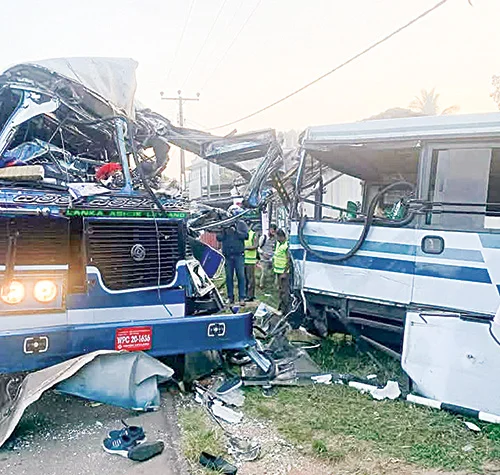 රිය අනතුරුවලින් දවසකට 8ක් මියයන රටේ ජීවත් වෙන්න කැමති අයගේ දැනගැනීම පිණිසයි