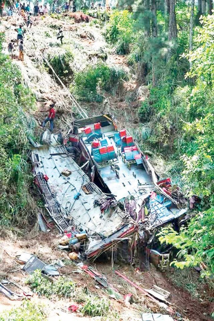 රම්බොඩ බස් අනතුරෙන් 21ක් මරු දකිති