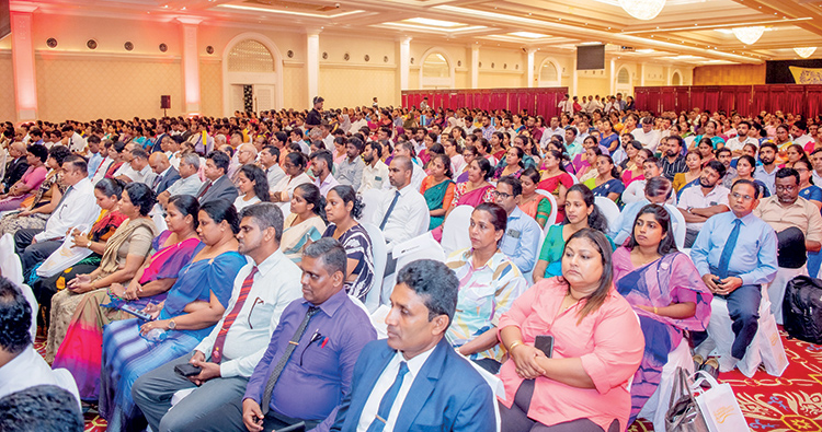 අපි අලුතෙන් හිතලා නව නිර්මාණ කළේ නැත්නම් රටක් දියුණු වෙන්නේ නෑ