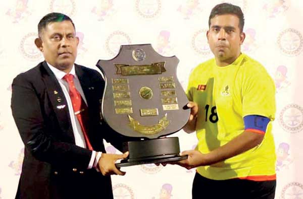 ගියවර ශූරයින් පරදා යුද හමුදාව තියුණු තරගයක් දී ශූරතාව දිනයි