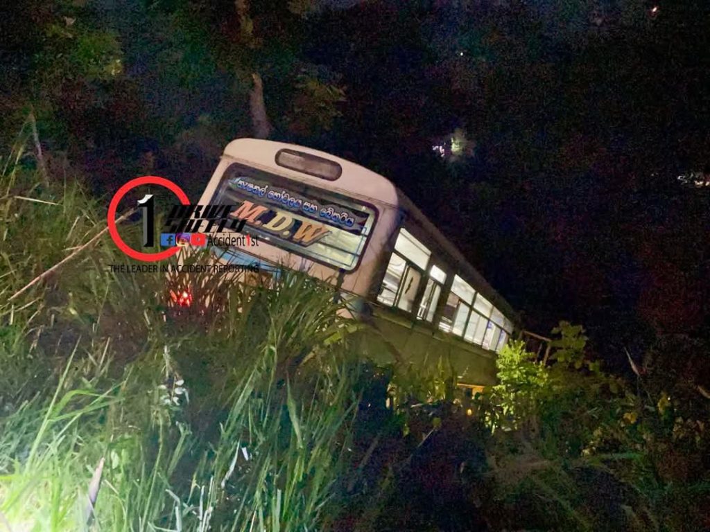 වැලිමඩ දී බසයක් ප්‍රපාතයට - 20 කට තුවාල - අයෙක් මරුට 