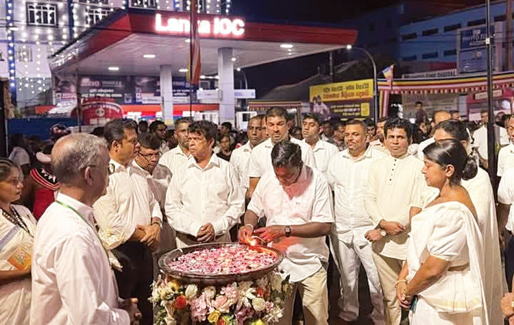 වෙසක් සැමරුම අර්ථවත්වීමට නම් ජනතා ආකල්ප ද සුබදායි ලෙස වෙනස්විය යුතුයි - කළුතර දකුණ ප්‍රාදේශීය ශාසනාරක්ෂක මණ්ඩලයේ ලේඛකාධිකාරි තිනියාවල ඤාණින්ද හිමි
