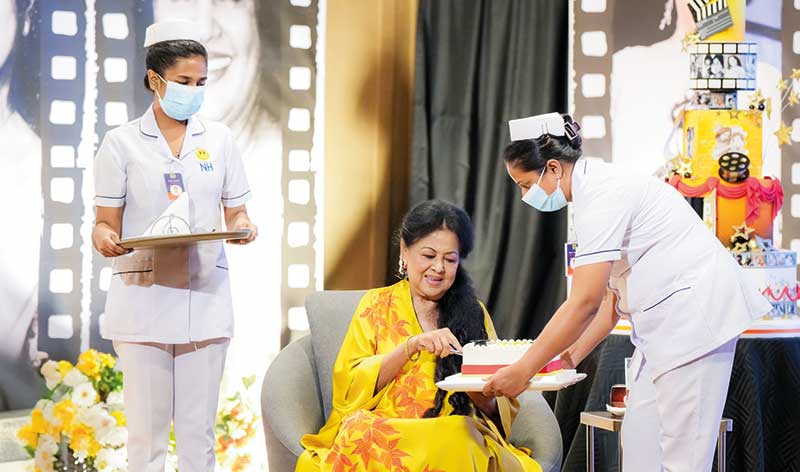 ඔයගොල්ලෝ හැමෝටම මම ආදරෙයි…
