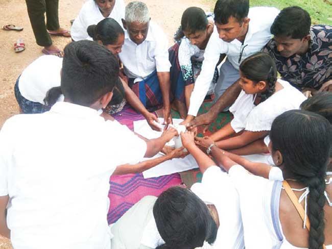 මානුෂීය මෙහෙයුමේ කේන්ද්‍රස්ථානය වූ මාවිල්ආරු සොරොව්ව අසලදී යුද ජයග්‍රහණය සමරමින්…