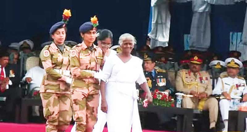 රට වෙනුවෙන් ජීවිතයම කැප කළ රණවිරුවන්ට අප ණයගැතියි - ජනපති රණවිරු සැමරුම් උළෙලේදී කියයි