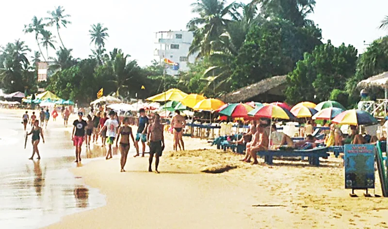 සංචාරයට හොඳම රටක් 'ටුවරිසම්' ප්‍රශ්න ගොඩක්!