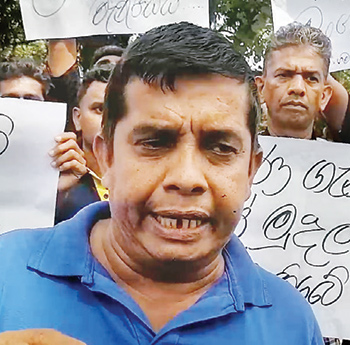 පෞද්ගලික බස් රථ කාලසටහනක ගැටලුවක් ලංගම ඩිපෝ දෙකක් විරෝධතාවක