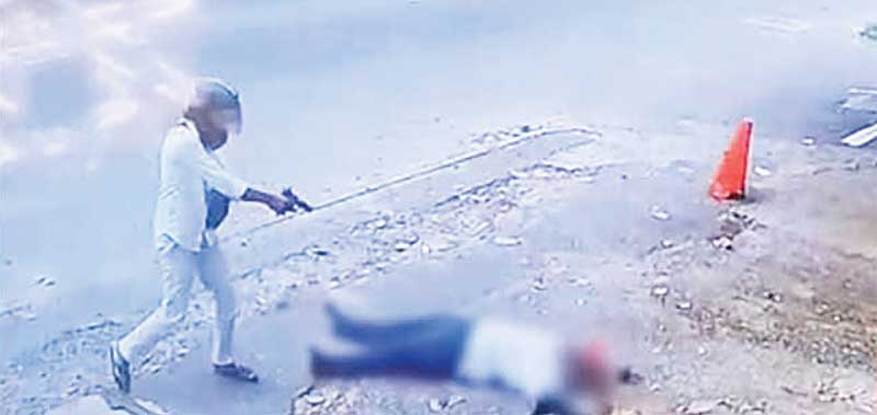 කුලී ඝාතකයෝ ගල්කිස්සේදී අහිංසකයකු මරා දමති