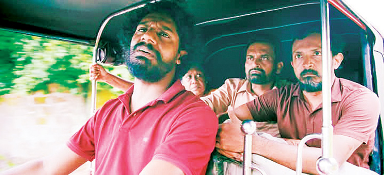 නෙළුම් කුළුණ හින්දා අපිට බෝනස් ගෙව්වා කියලත් හෝල්වල සේවකයෝ කිව්වා - අධ්‍යක්ෂ ඉලංගෝ රාම්
