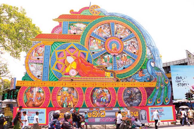 කොළඹ සහ අවට තොරණ 25ක්