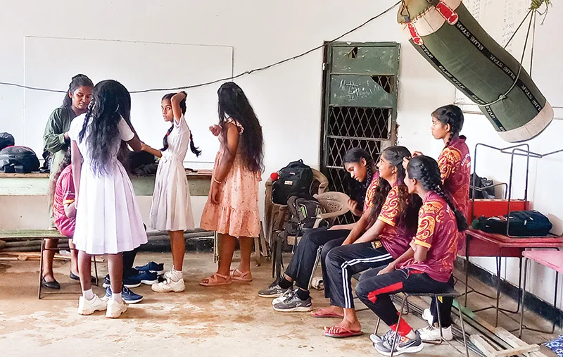 ලංකාවම උස්සලා තිබ්බ සීලරතනේ බොක්සිං...බණ මඩුවක නතර වී රටට කීර්තිය ගෙනෙන දරුවෝ