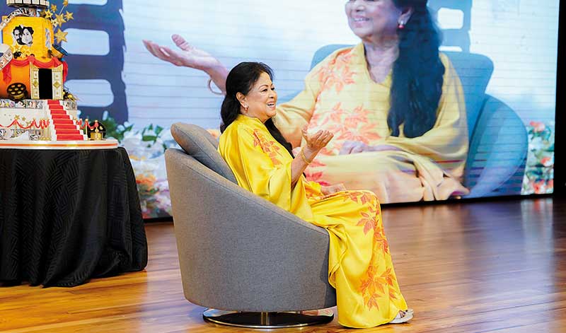 ඔයගොල්ලෝ හැමෝටම මම ආදරෙයි…